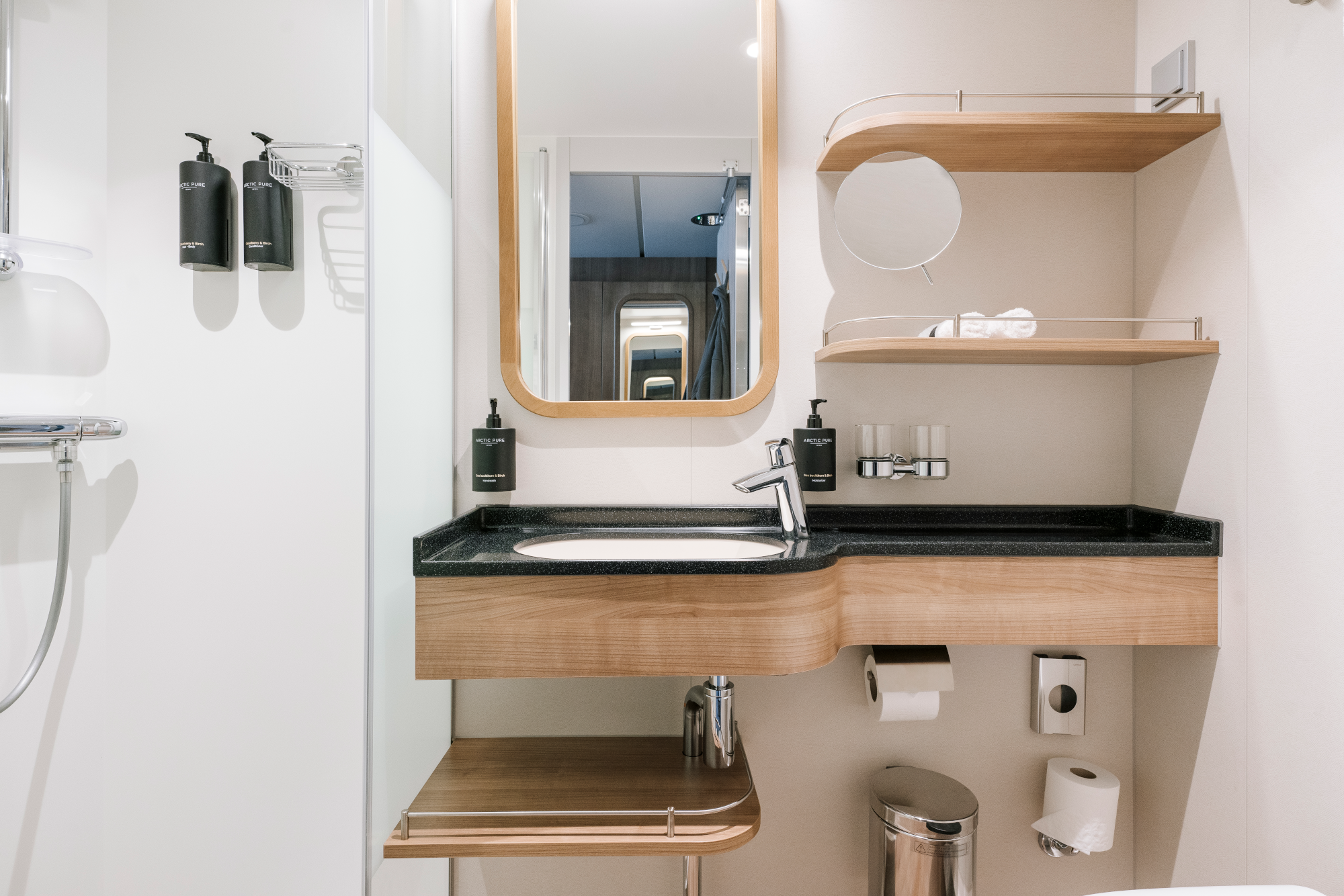 MyCruise Hurtigruten MS-Roald-Amundsen Kahytter Udvendig RR2